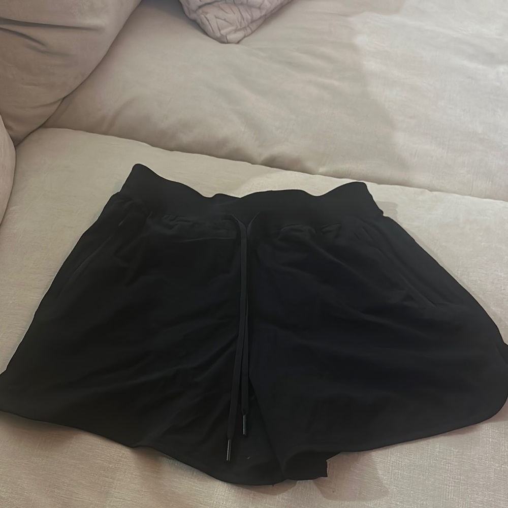 Lululemon shorts size 6
